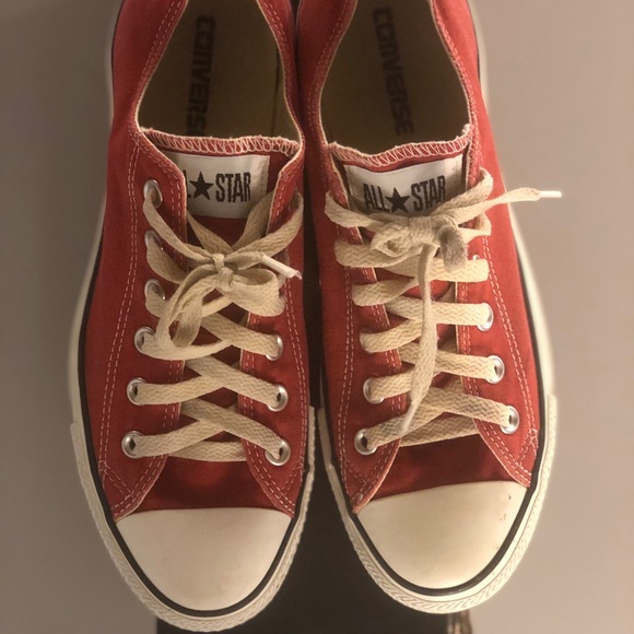Chuck Taylor Converse - Picture 2 of 6